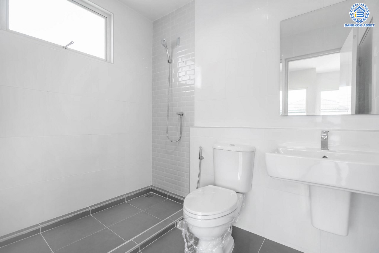 บ้านมือสองตกแต่งใหม่ สังคมคุณภาพแบรนด์ LH ม.อินนิซิโอ ปิ่นเกล้า-วงแหวน เนื้อที่ 50.4 ตร.ว. ฟังก์ชัน 3 ห้องนอน 2 ห้องน้ำ 2 ที่จอดรถ บนทำเลศักยภาพ เดินทางสะดวก เชื่อมต่อทั้งปิ่นเกล้า-ศาลายา ใกล้เซ็นทรัลเวสต์เกต รถไฟฟ้า "สถานีตลาดบางใหญ่" และทางด่วน "กาญจนาภิเษก"